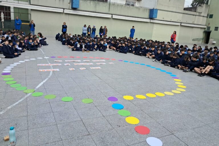 Un millón de niños rezando