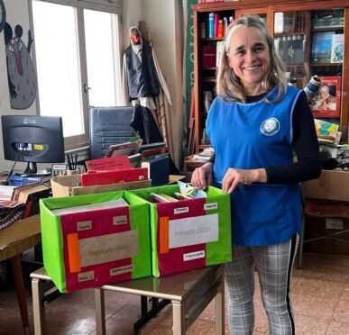 Donación de libros al hospital Gutierrez