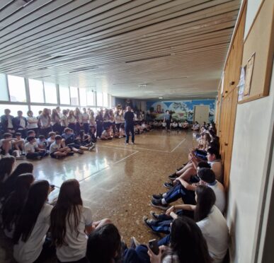 Proyecto Enraizados: Tejiendo Lazos de Acompañamiento